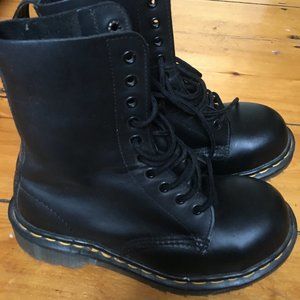 Dr. Martens 1919 Boots uk3 New/small Flaw